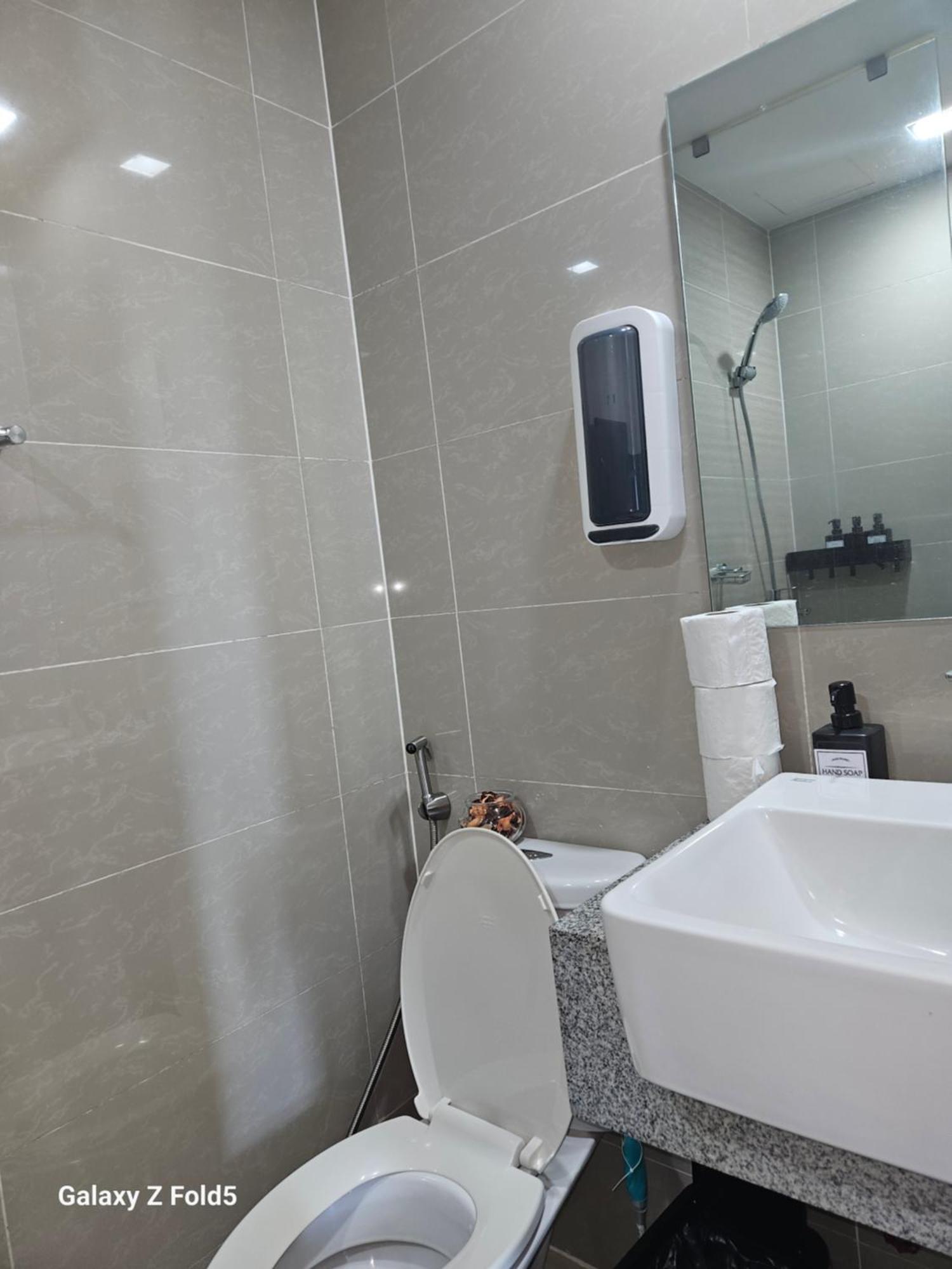 Bgc Opulent Heights Residences Manila Exterior photo